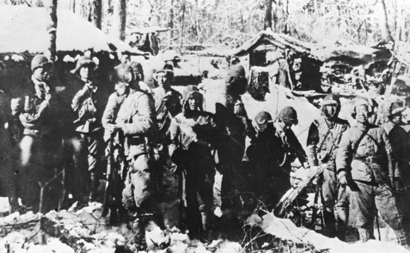 東北抗日聯(lián)軍的戰(zhàn)士們整裝準備出擊（資料照片）。